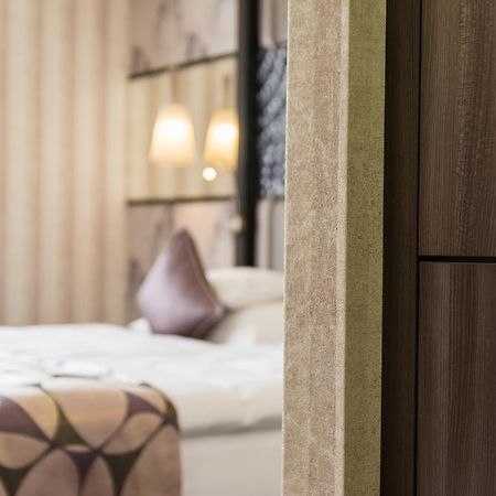 Victoria Garden Hotel Es Etterem Nyíregyháza 外观 照片