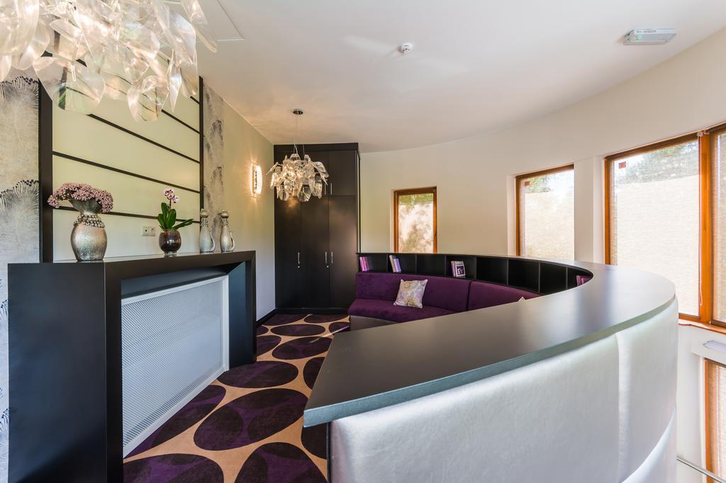 Victoria Garden Hotel Es Etterem Nyíregyháza 外观 照片