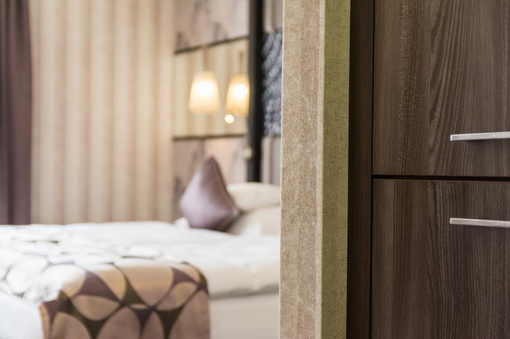 Victoria Garden Hotel Es Etterem Nyíregyháza 外观 照片