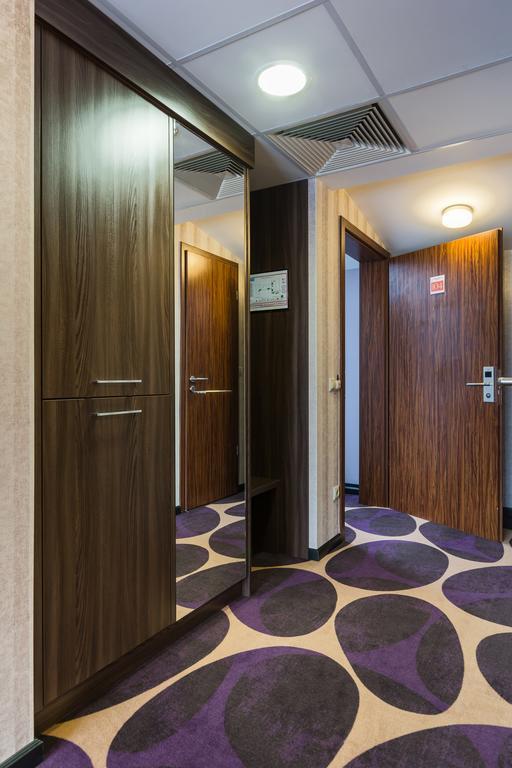 Victoria Garden Hotel Es Etterem Nyíregyháza 外观 照片