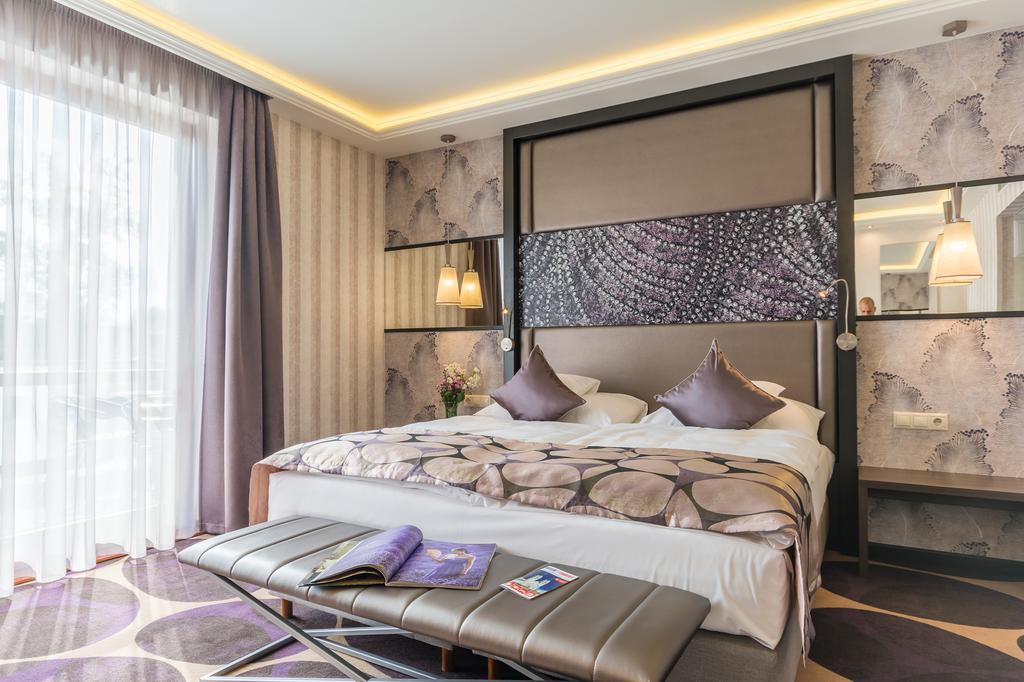 Victoria Garden Hotel Es Etterem Nyíregyháza 外观 照片