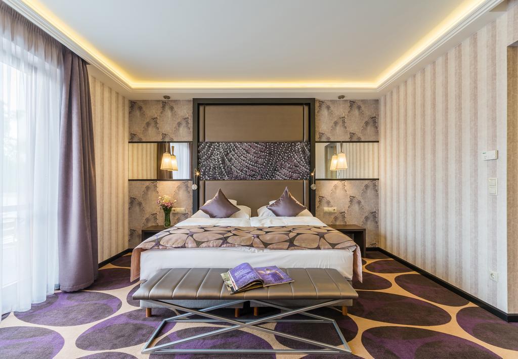 Victoria Garden Hotel Es Etterem Nyíregyháza 外观 照片