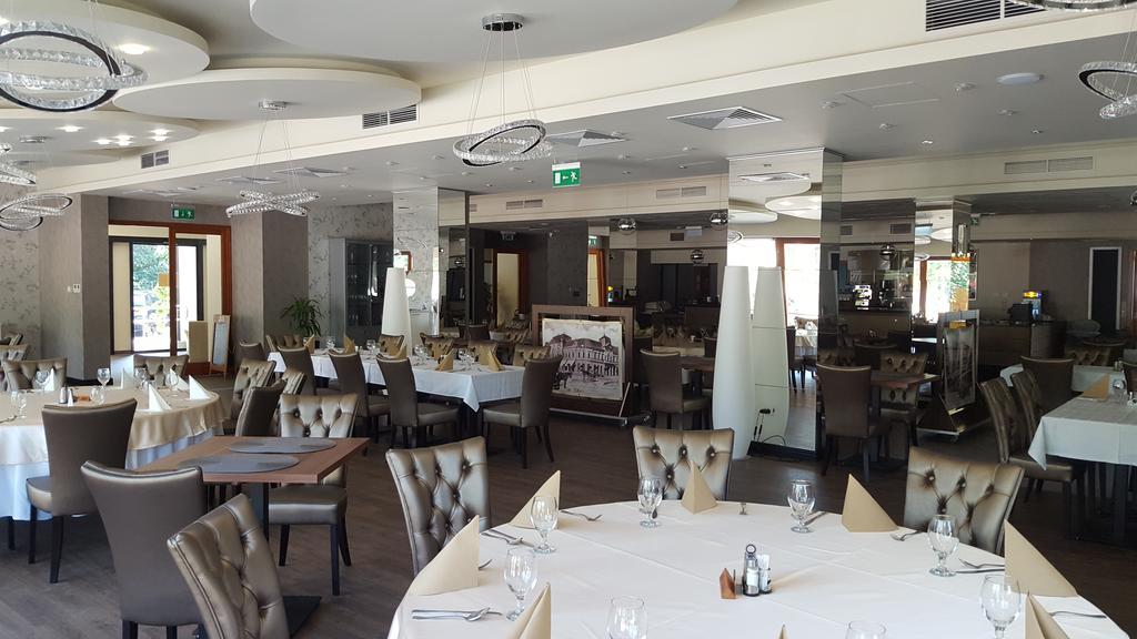 Victoria Garden Hotel Es Etterem Nyíregyháza 外观 照片