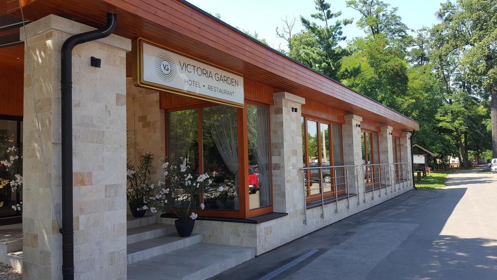 Victoria Garden Hotel Es Etterem Nyíregyháza 外观 照片