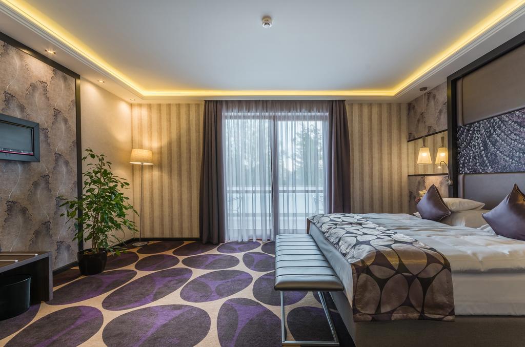 Victoria Garden Hotel Es Etterem Nyíregyháza 外观 照片
