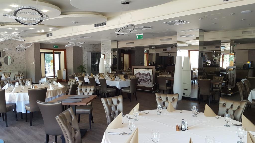 Victoria Garden Hotel Es Etterem Nyíregyháza 外观 照片